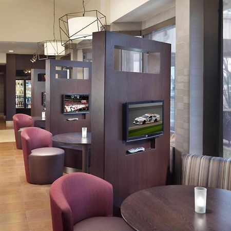 Готель Courtyard By Marriott Raleigh Midtown Екстер'єр фото