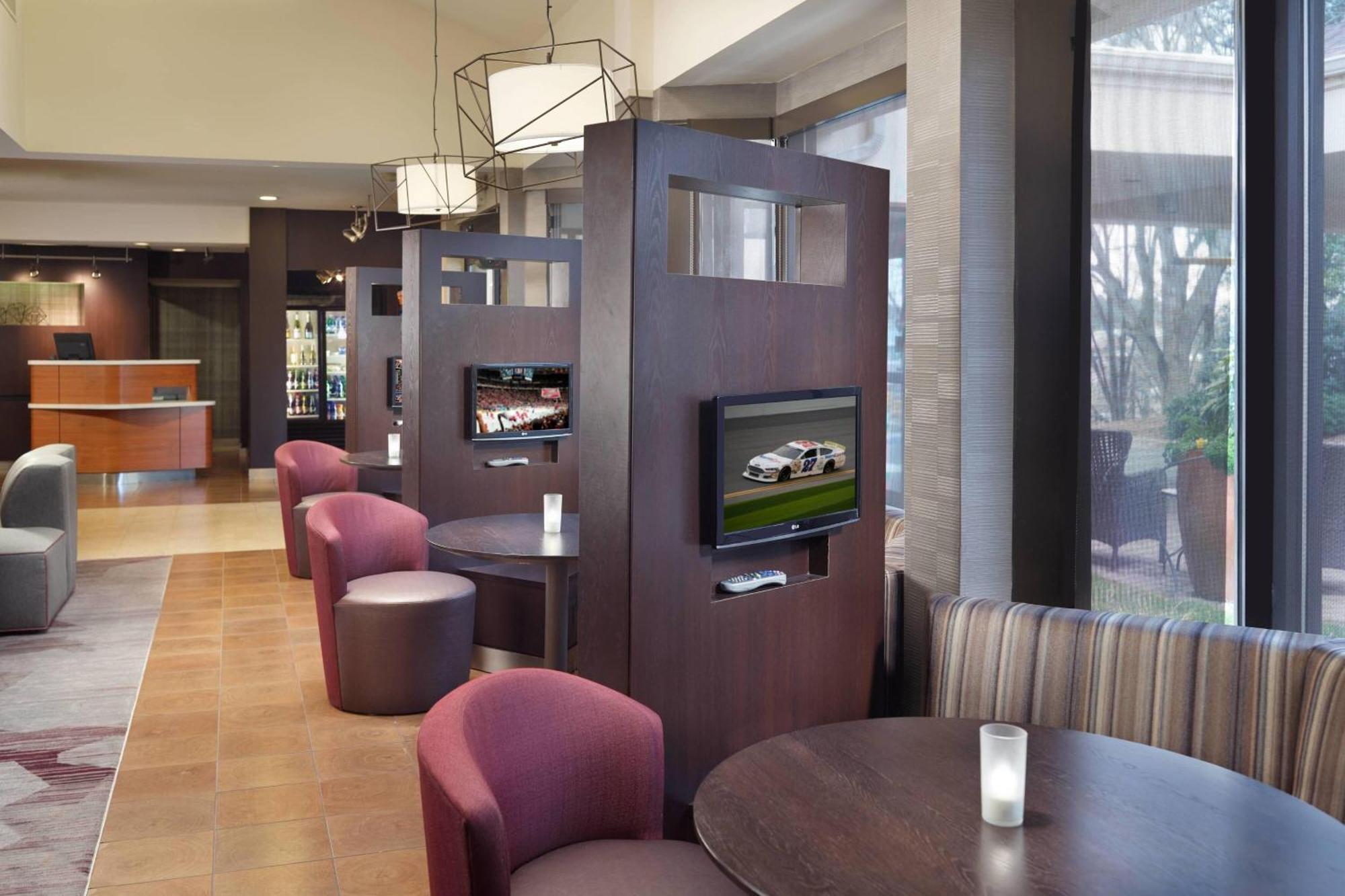 Готель Courtyard By Marriott Raleigh Midtown Екстер'єр фото