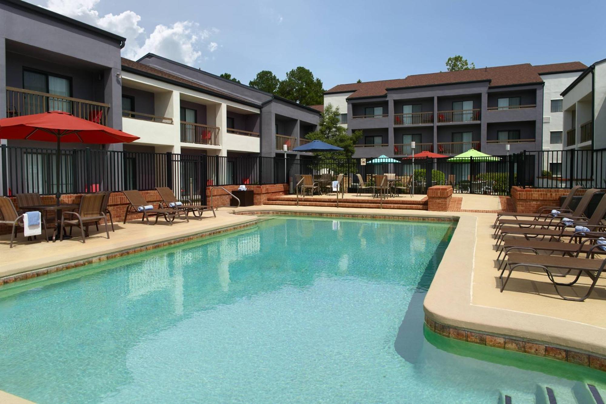 Готель Courtyard By Marriott Raleigh Midtown Екстер'єр фото
