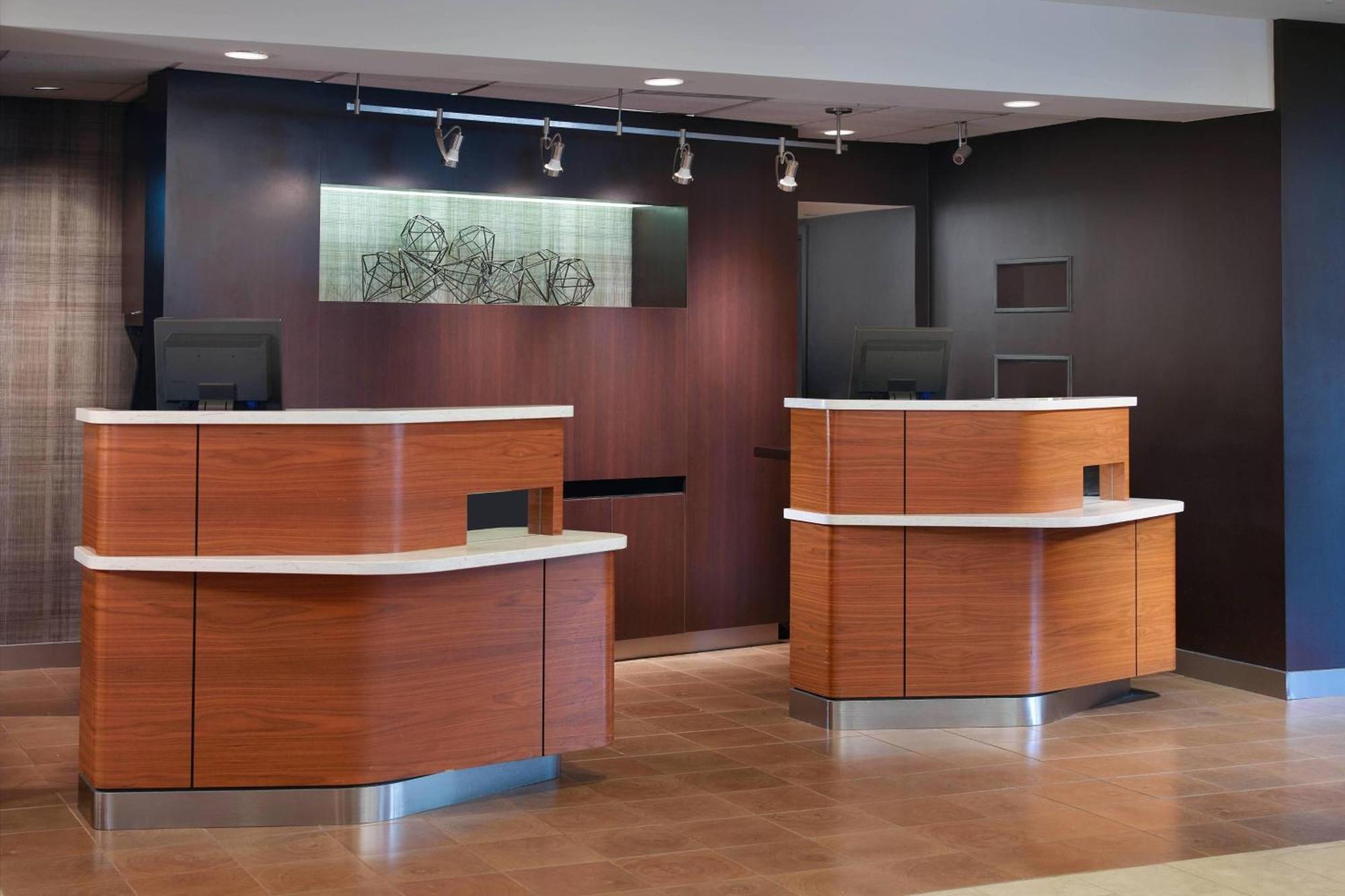 Готель Courtyard By Marriott Raleigh Midtown Екстер'єр фото