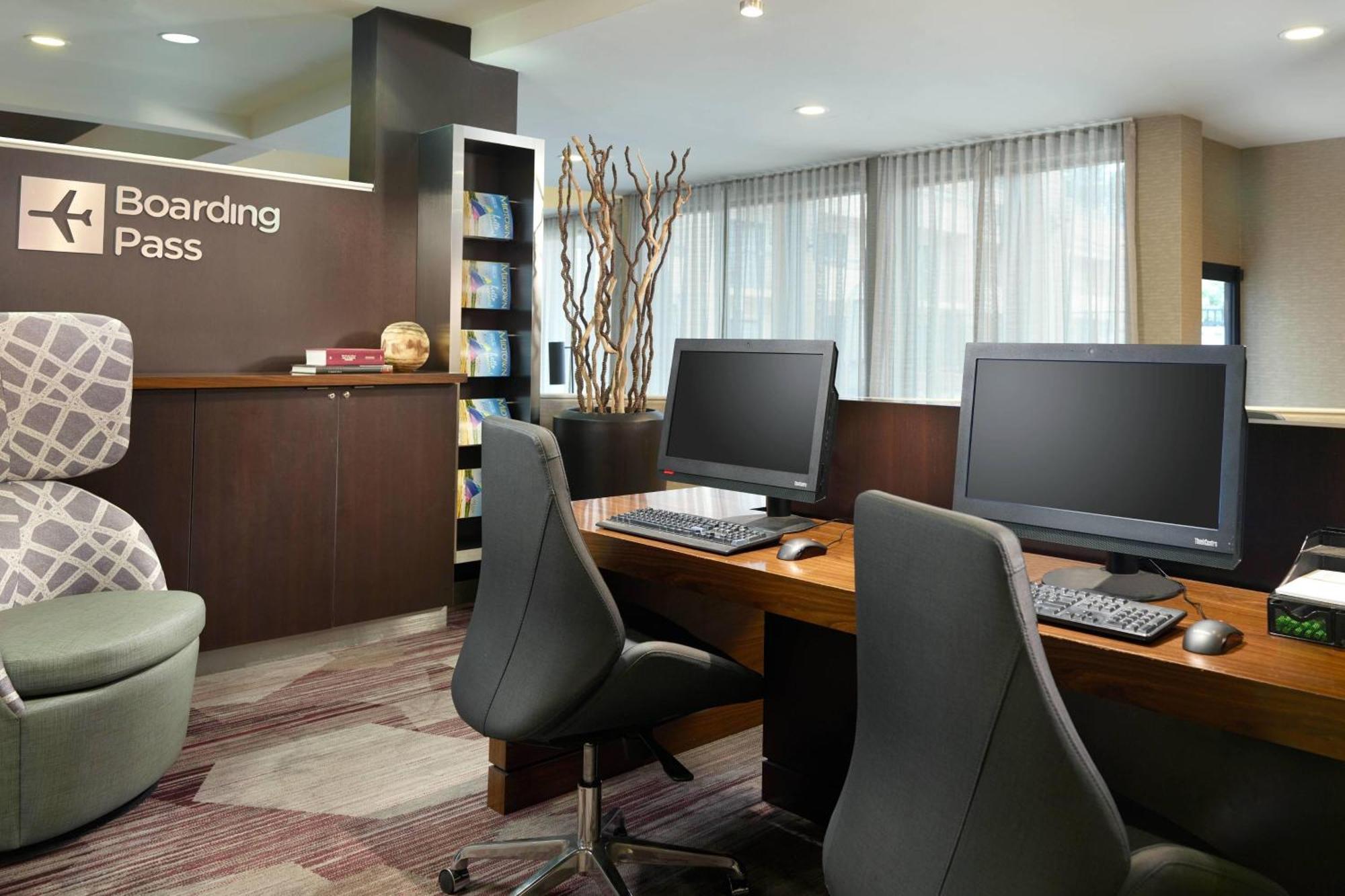 Готель Courtyard By Marriott Raleigh Midtown Екстер'єр фото