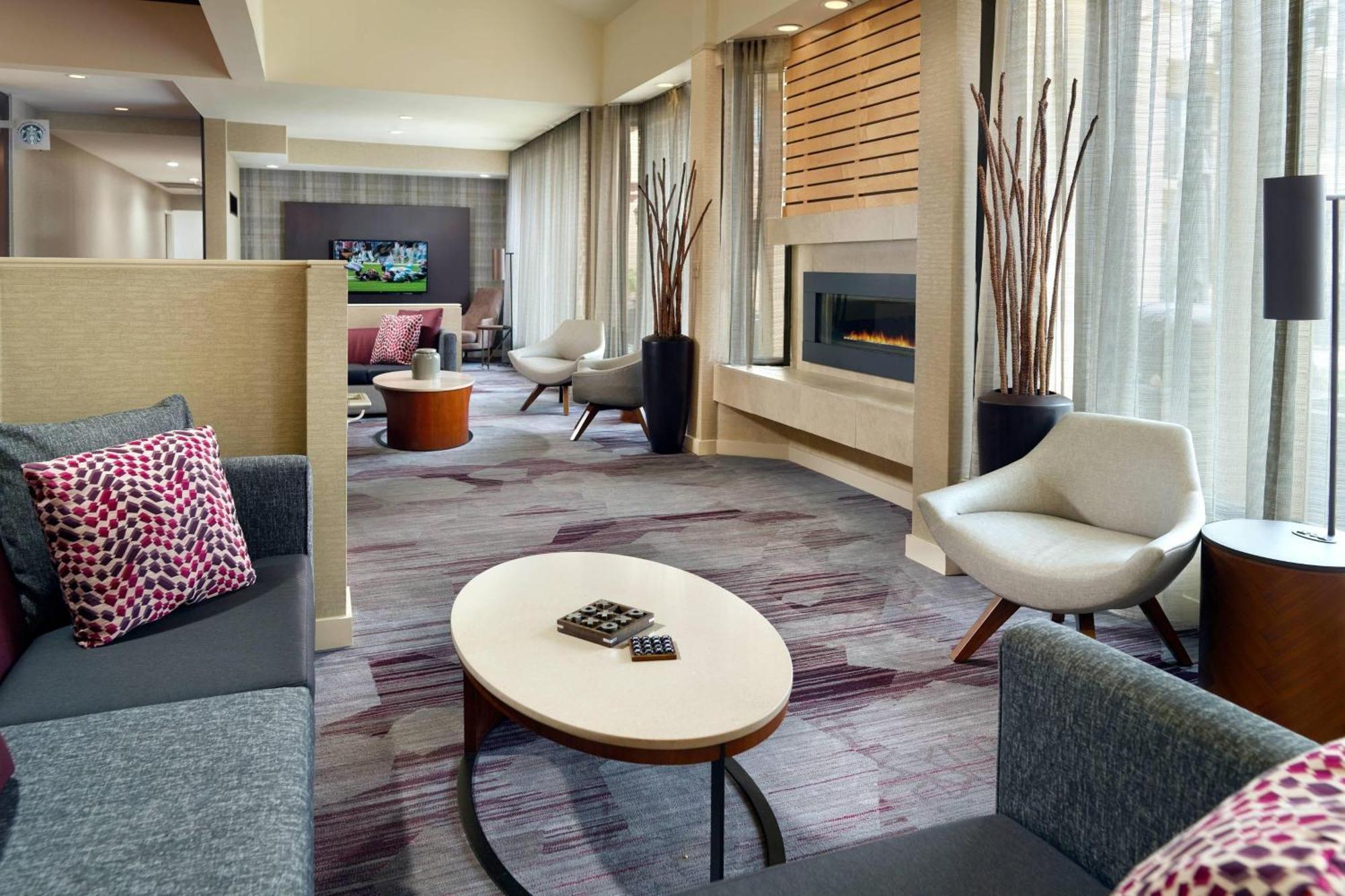 Готель Courtyard By Marriott Raleigh Midtown Екстер'єр фото
