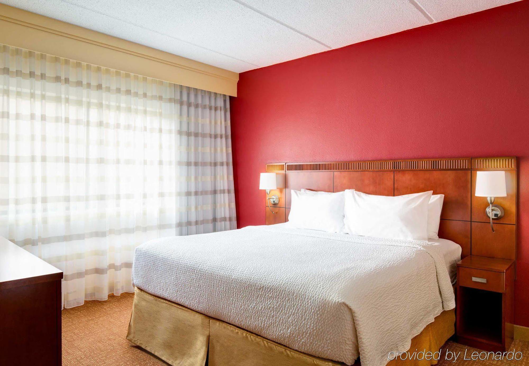 Готель Courtyard By Marriott Raleigh Midtown Екстер'єр фото