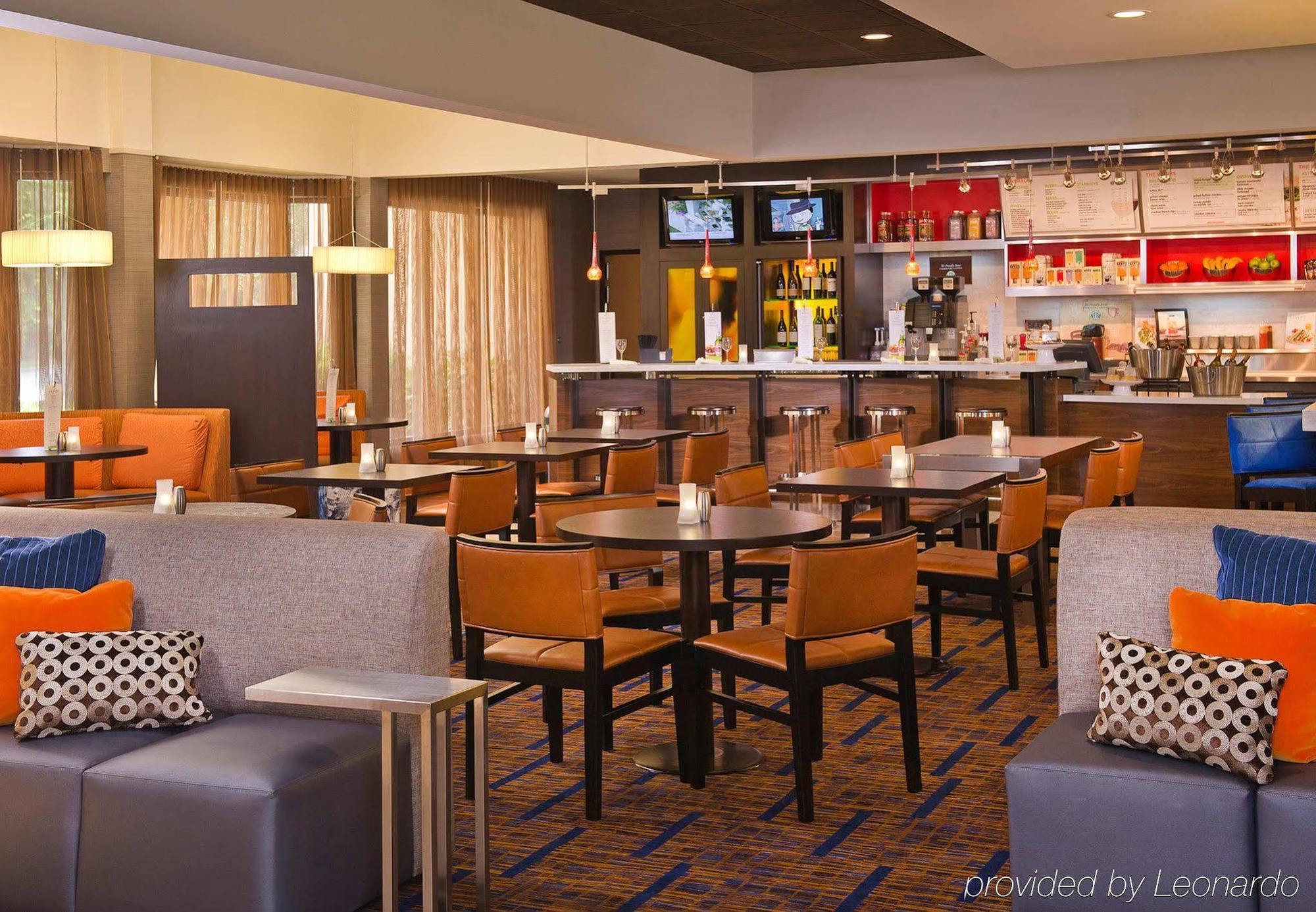 Готель Courtyard By Marriott Raleigh Midtown Екстер'єр фото