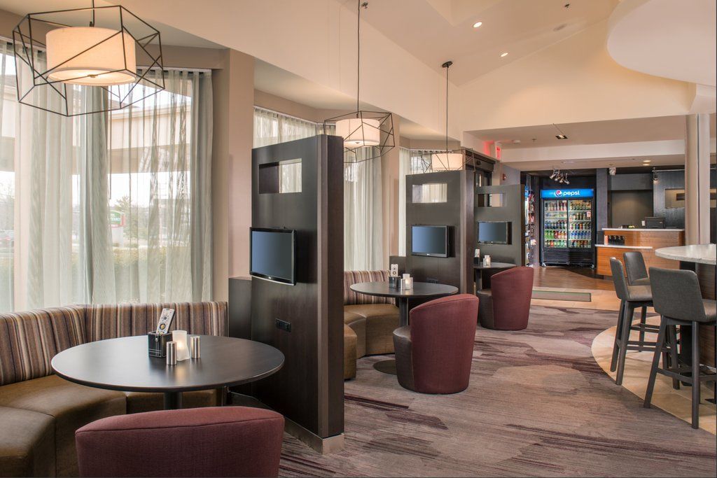 Готель Courtyard By Marriott Raleigh Midtown Екстер'єр фото