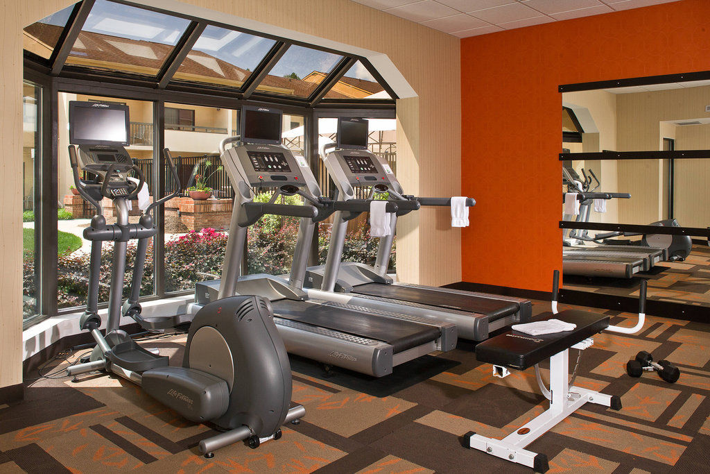 Готель Courtyard By Marriott Raleigh Midtown Екстер'єр фото