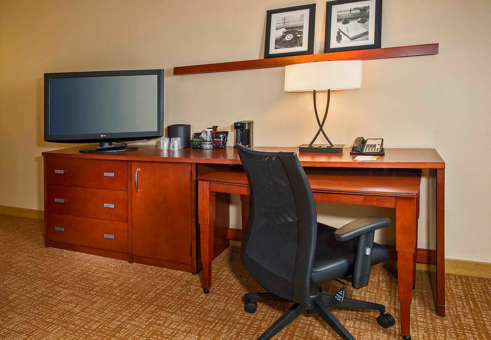 Готель Courtyard By Marriott Raleigh Midtown Екстер'єр фото
