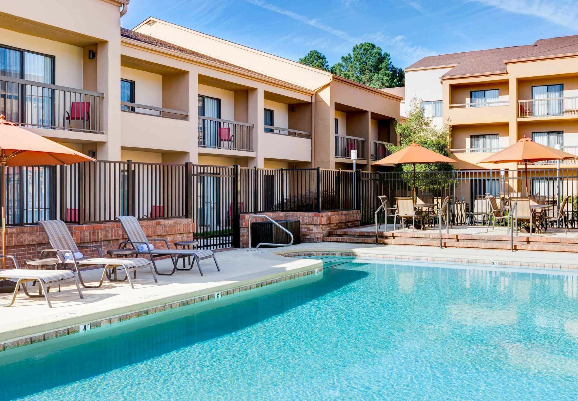 Готель Courtyard By Marriott Raleigh Midtown Екстер'єр фото
