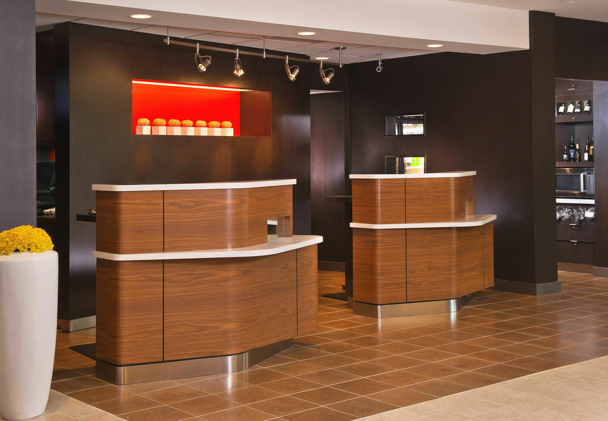Готель Courtyard By Marriott Raleigh Midtown Екстер'єр фото